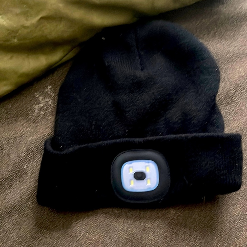 UPS wool winter hat with rechargeable bright light. Black